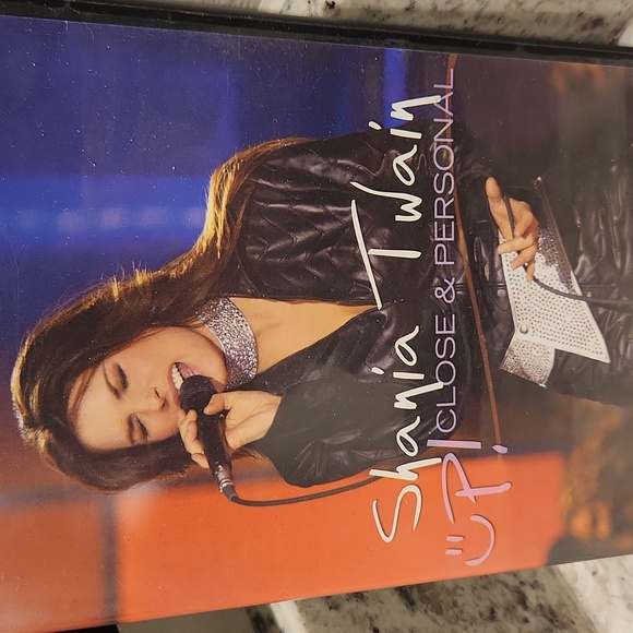 Shania Twain Up! Close and Personal Concert DVD - Picture 2 of 4